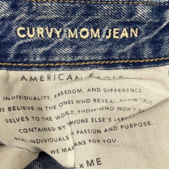 Curvy Mom Jean Distressed - Picture 5 of 5